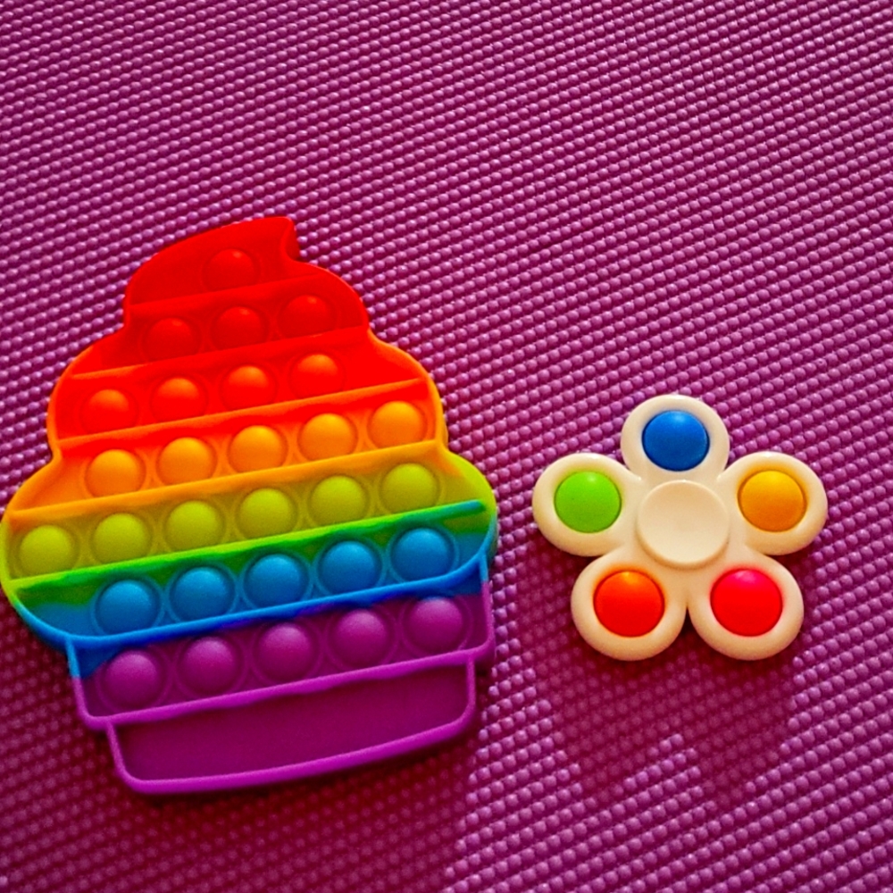 Pop-it and pop-it fidget spinner